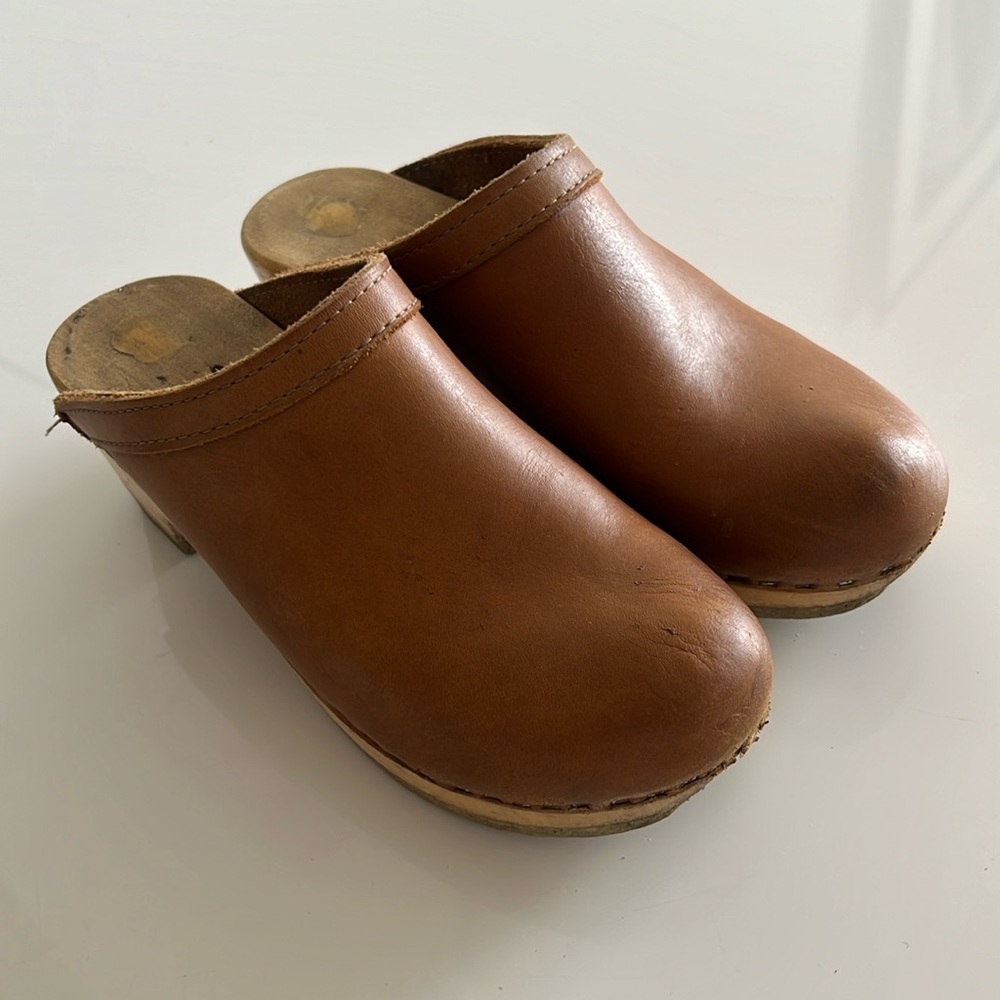 No. 6 Brown Leather Mules